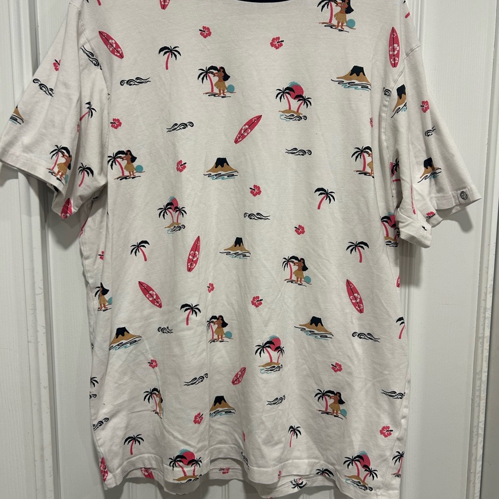 Free Planet Cream‎ and Pink Short Sleeve Tee